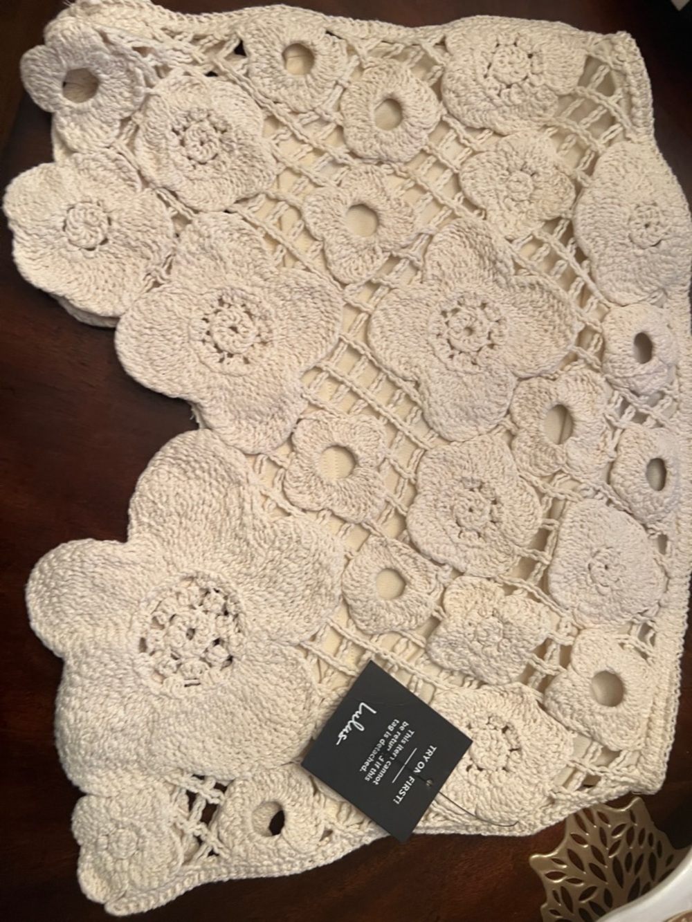 Lulu's Cream Crocheted Floral Lace top💕Size L 🤩🤩🔥🔥NWT - Picture 4 of 11
